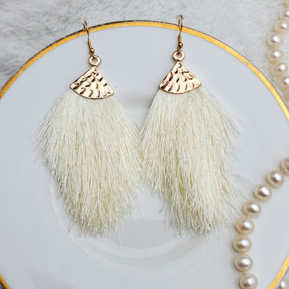 💫5/$25 Feather Boho Stunning Earrings - Picture 1 of 5